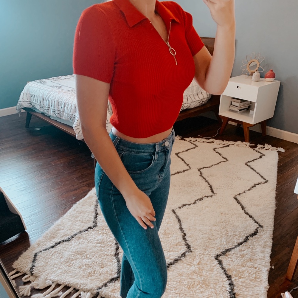 Red top - Picture 2 of 4